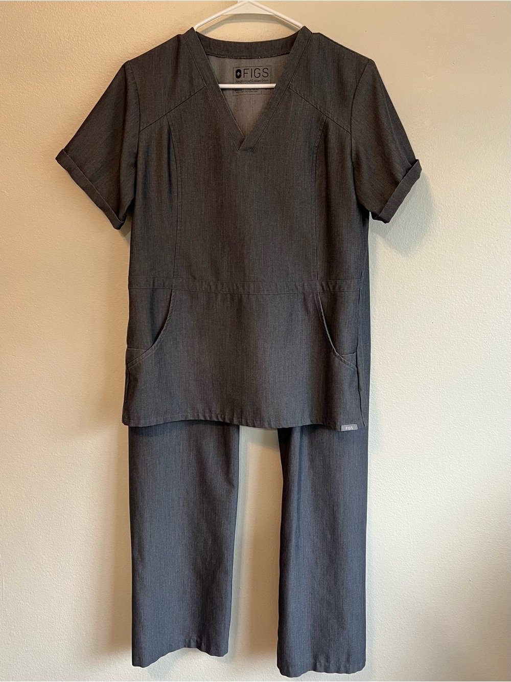 Figs Women's Charcoal Gray Straight-Leg & V-Neck Top Set. Both Size SMALL